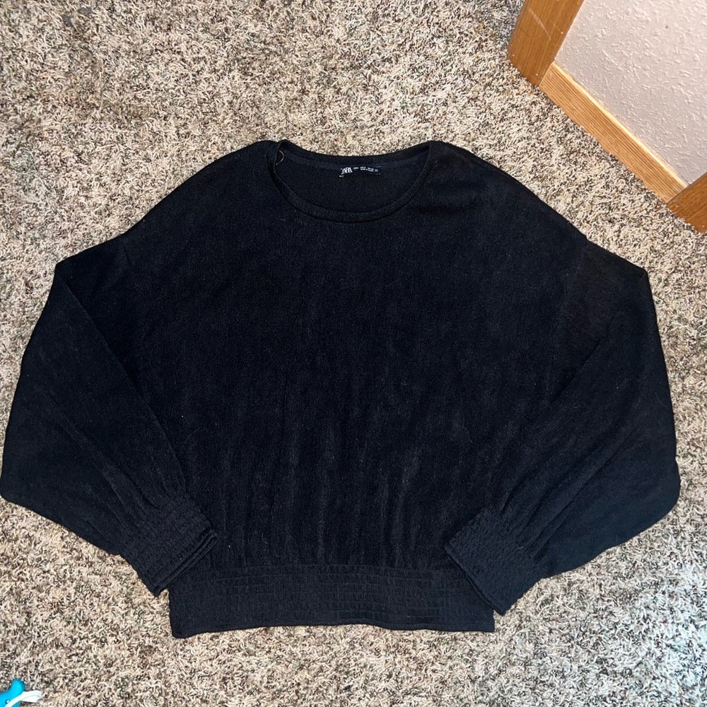 Zara Women's Classic Black Crew Neck Sweater